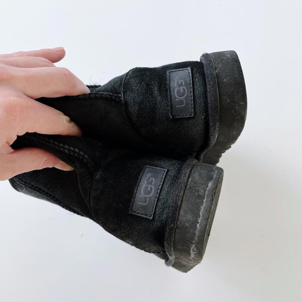 ⚡️SOLD⚡️ ugg classic short black sheepskin boots - Picture 3 of 7